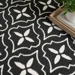 Kirklands Home Outdoor Rugs|Black & Ivory Quatrefoil Indoor/Outdoor Rug, 5x7