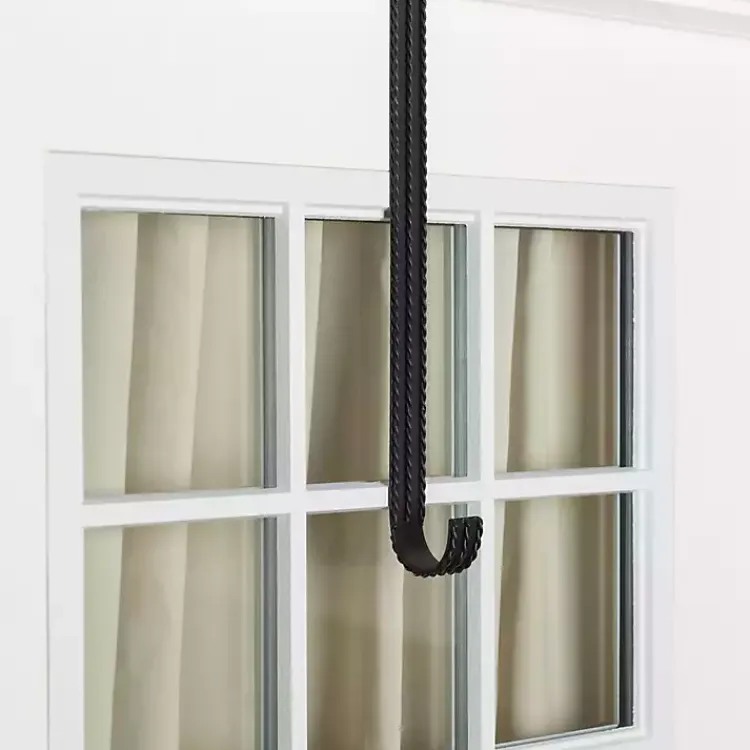 Metal Twisted Wreath Hanger Wreaths