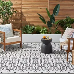 Kirklands Home Outdoor Rugs|Ivory & Black Quatrefoil Indoor/Outdoor Rug, 5x7
