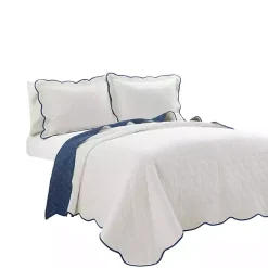 Kirklands Home Quilts|White and Navy Scallop 3-pc. Full/Queen Quilt Set