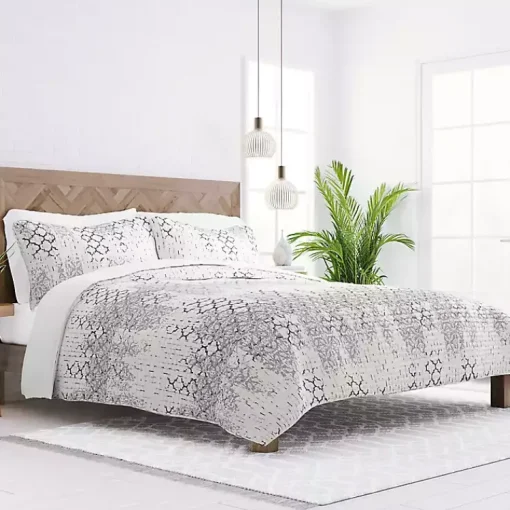 Kirklands Home Quilts|White Trellis Reversible 3-pc. King Quilt Set
