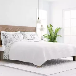 Kirklands Home Quilts|White Trellis Reversible 3-pc. King Quilt Set